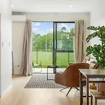 Urban Pulse Townhouse With Parking