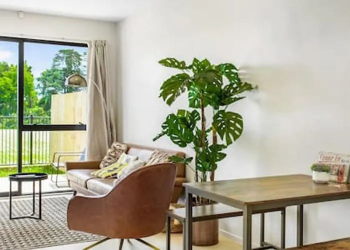 Urban Pulse Townhouse With Parking